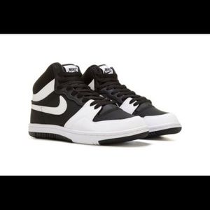 Nike Court Force Sneakers